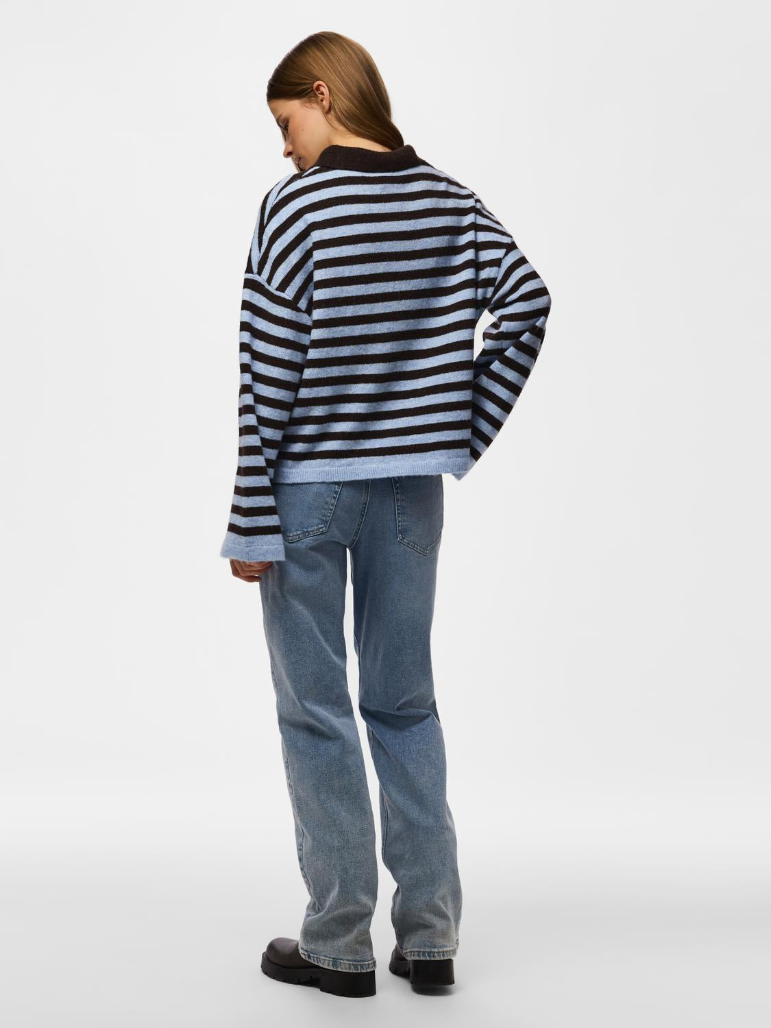 model_shot-back